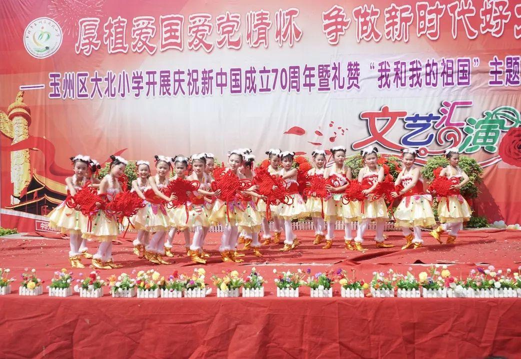 小猫钓鱼游戏龙王版有船