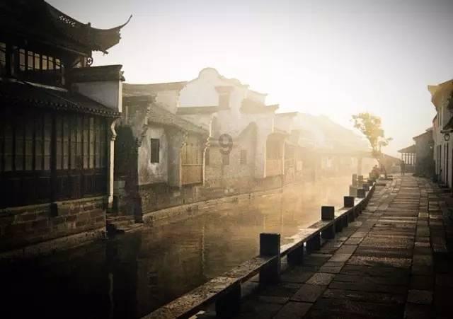 跑步机的额定功率一个是900w一个是690w请问哪个好？